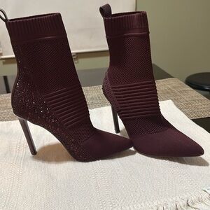 Steve Madden Madwelle sock booties size 6m burgundy color